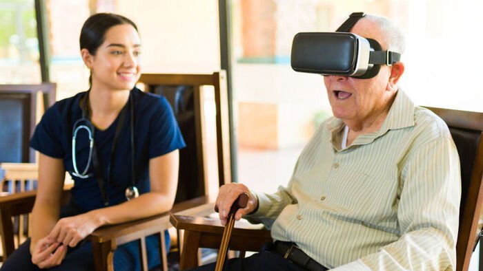 Inovasi Perawatan Lansia Berbasis Empati dan Teknologi Modern