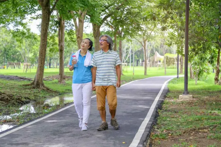 7 Manfaat Olahraga Jalan Cepat Untuk Kesehatan Bagi Lansia