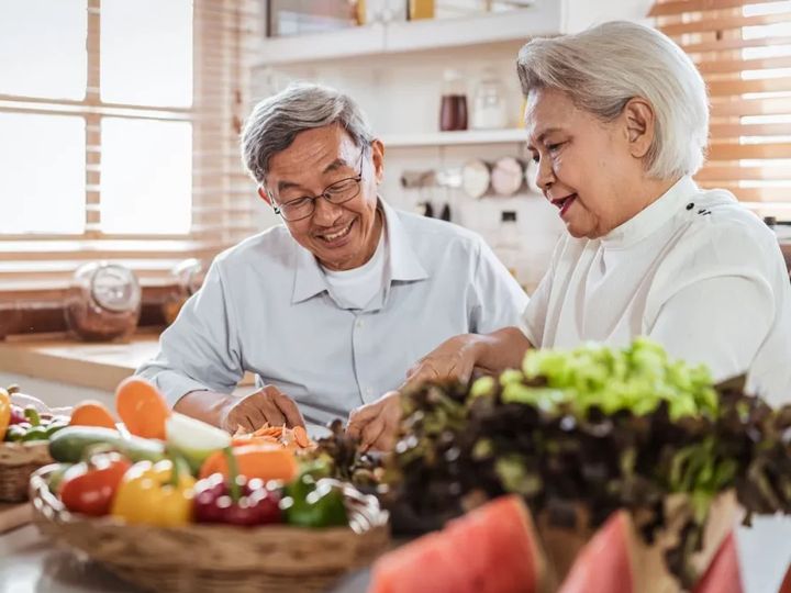4 Pilihan Makanan Sehat Kaya Nutrisi Untuk Lansia