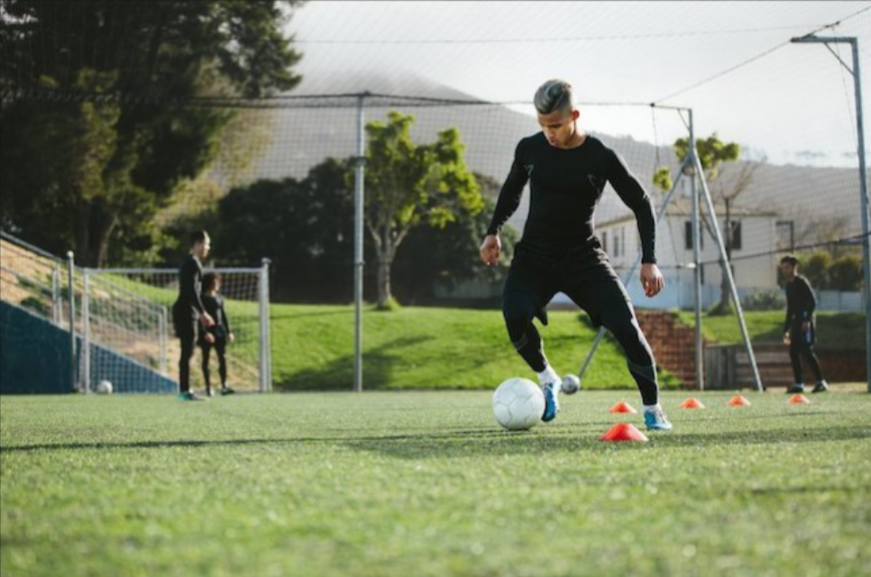 Teknik Dasar Sepak Bola Untuk Pemula