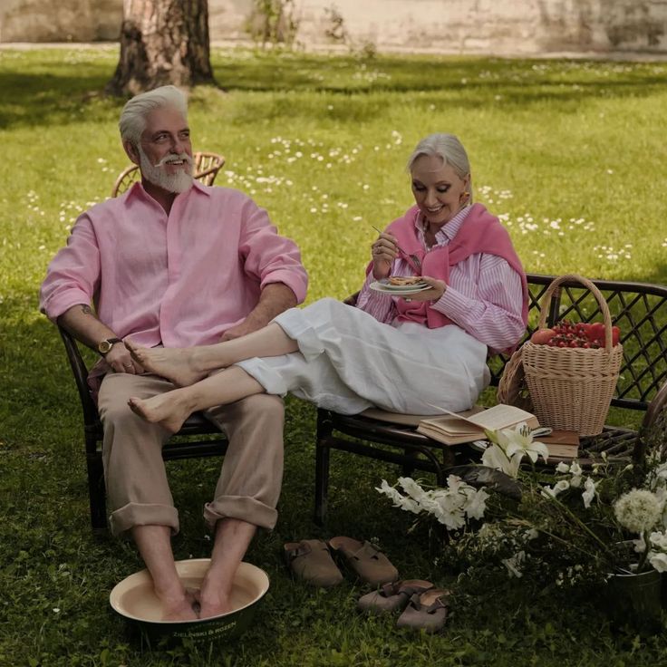 Membangun Fondasi Hidup Bahagia di Masa Tua